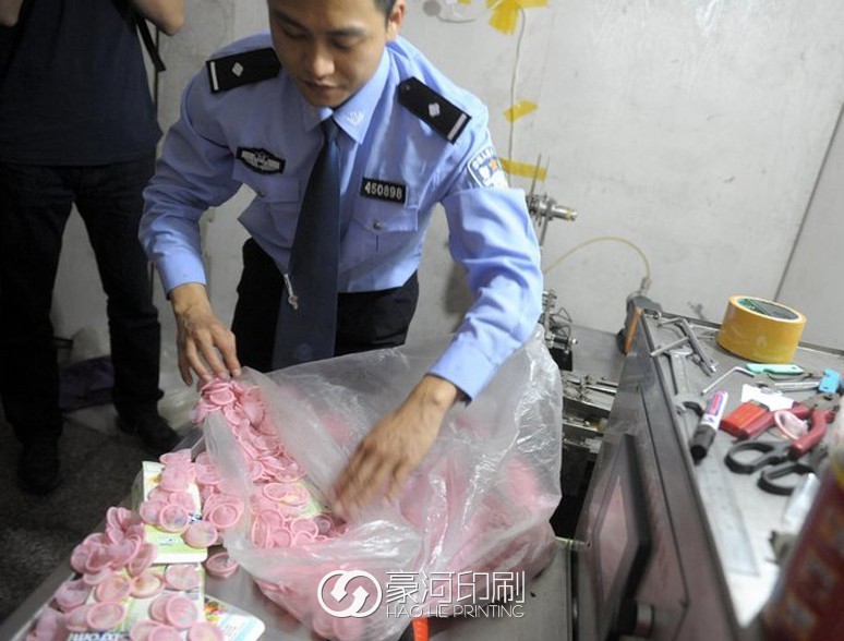 安全套生產車間臟亂不堪